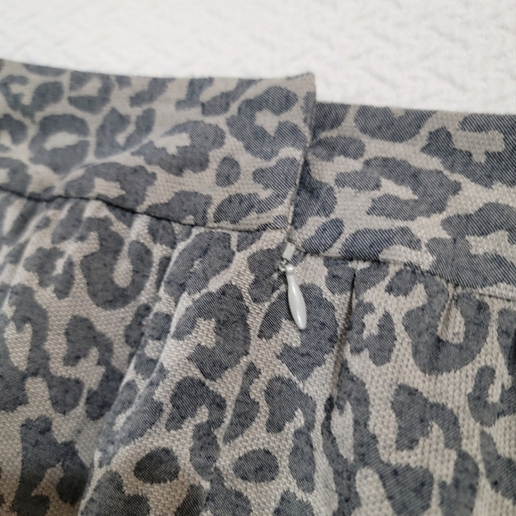 Banana Republic Cheetah Print Textured Skirt Size 4P - Picture 9 of 15